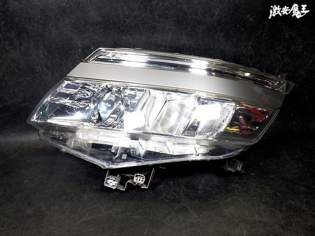 【破損無し！ 即発送！】点灯OK！ トヨタ純正 ZWR80G ZRR80W ZRR85W ヴォクシー 前期 LED ヘッドライト ランプ 左 助手席 ICHIKOH 28-229