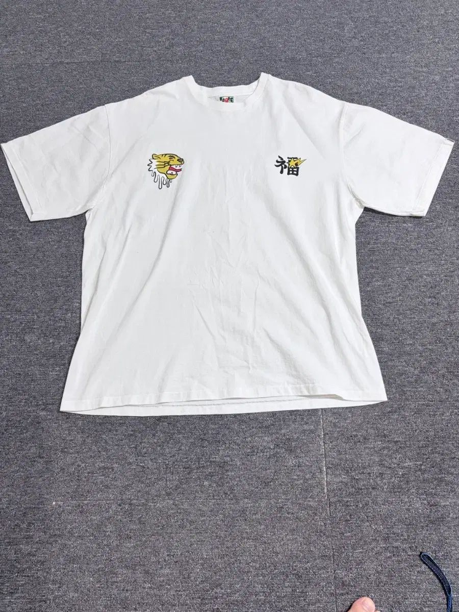 A BATHING APE アベイシングエイプ スーベニアオフィシャル グラフィック 半袖Tシャツ