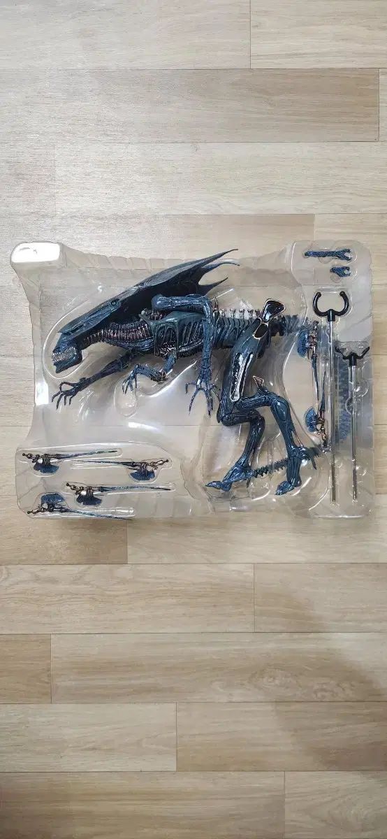ネカ QUEEN ALIEN 開封品 出品