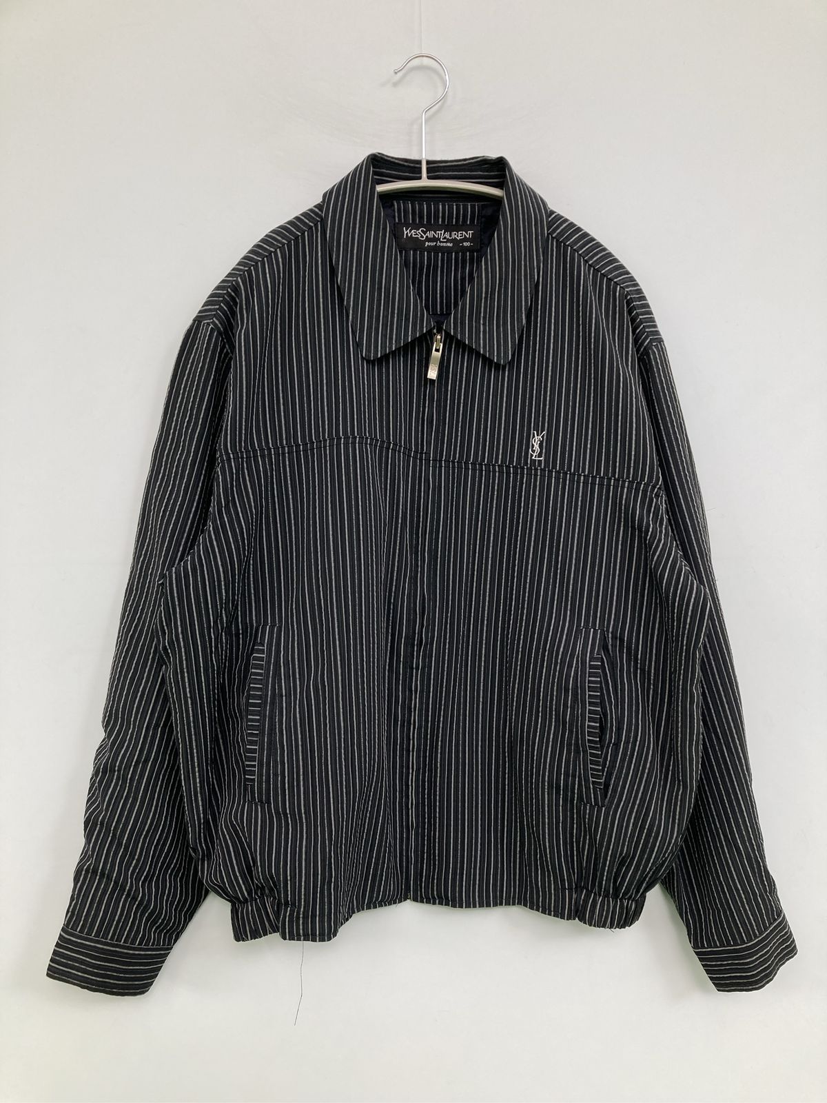 SAINT LAURENT サンローラン ブルゾン 100 ブラック ストライプ柄 ワンポイント ブランドロゴ ミドル丈 フードなし ジップアップ メンズ