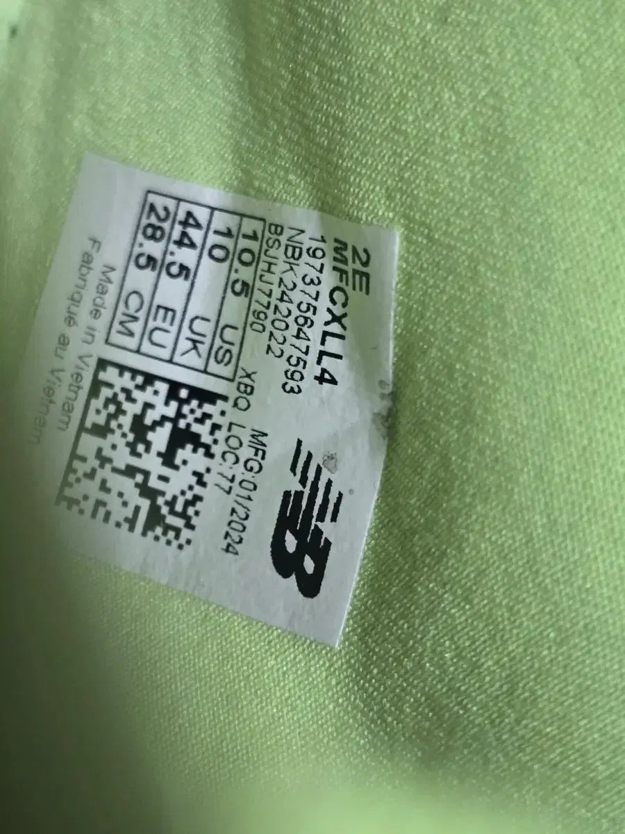 ニューバランス フューエルセル レベル v4 ランニングシューズ 285mm