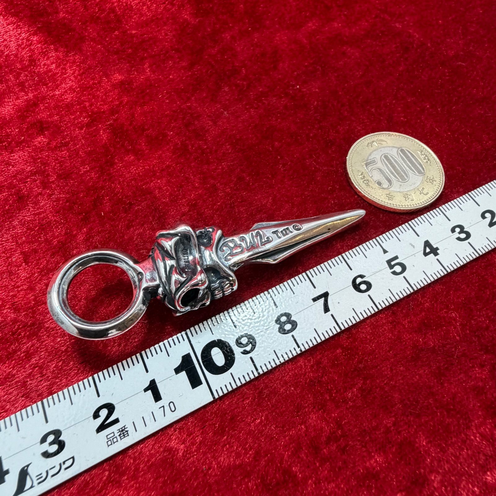 スカルデザイン シルバー風ペンダント ビルウォールレザー ペンダントトップ 美品ダブル スカル ダガーペンダントトップ ビルウォールレザー/Bill