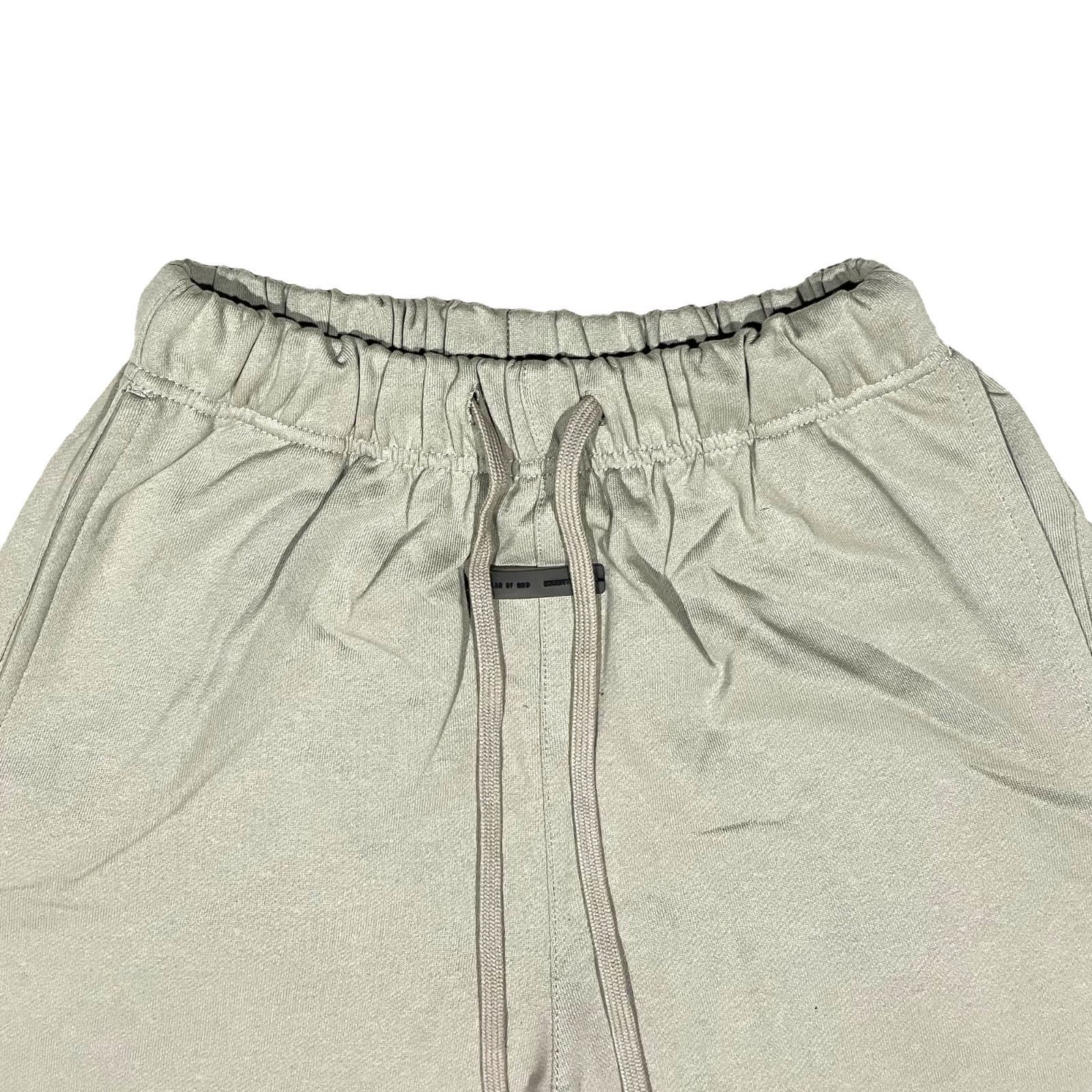 FOG エッセンシャルズ リフレクティブロゴ ハーフパンツ カーキ FOG エッセンシャルズ リフレクティブロゴ ハーフパンツ カーキ