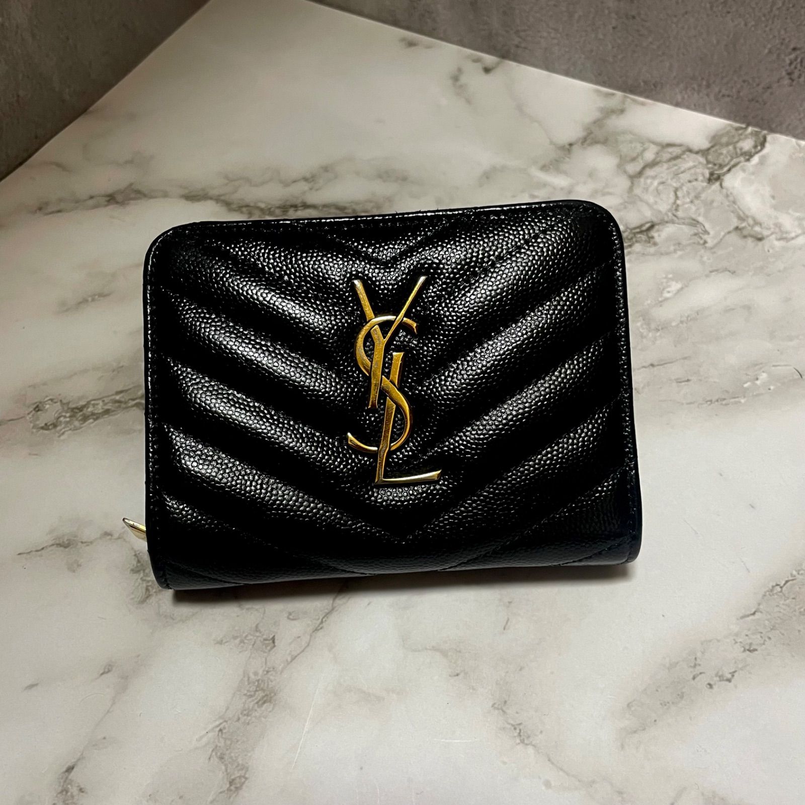 SAINT LAURENT 折り財布 Vステッチ