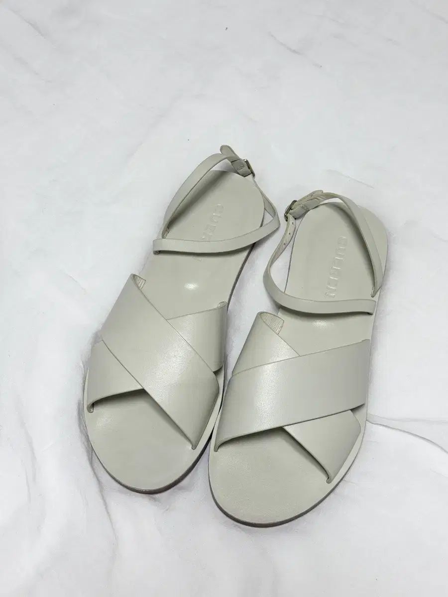 CUEREN ベニス 02 サンダル 白 245 新品