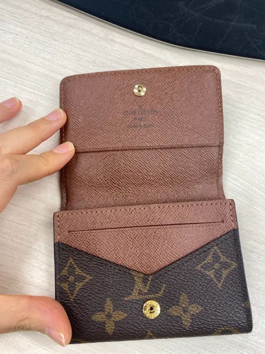 Louis Vuitton エンベロープ カードウォレット 21,044円