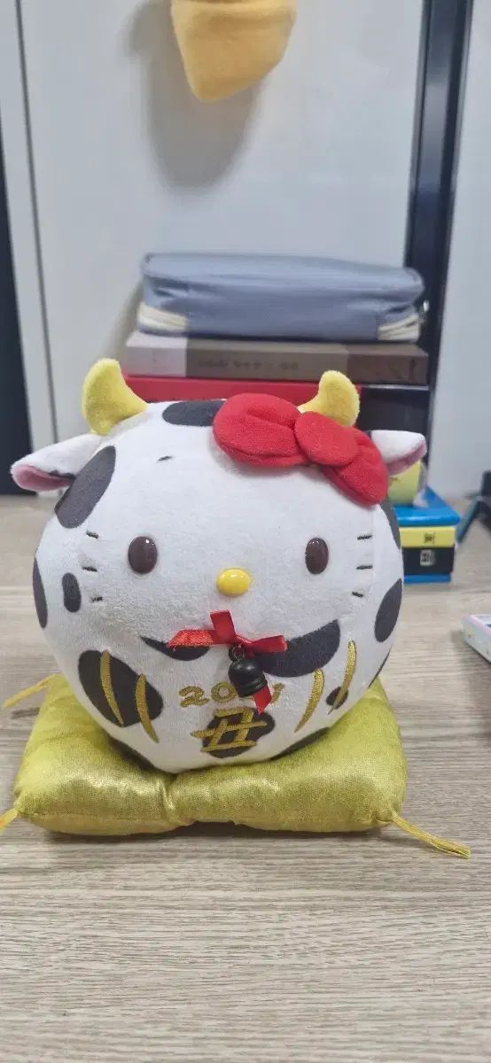 ハローキティ 丑年 だるま ぬいぐるみ