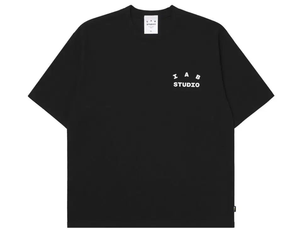 IAB Studio Tシャツ ブラック 白