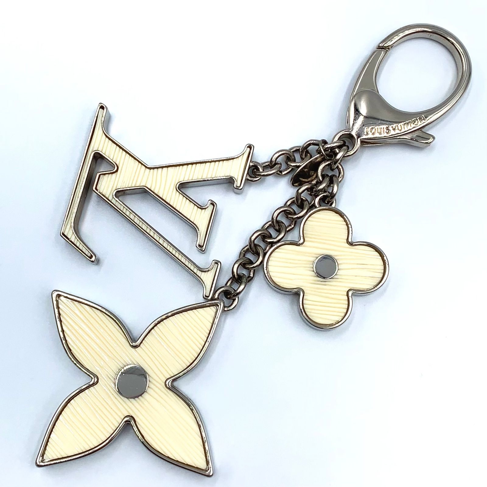 【新着】LOUIS VUITTON ビジューサック フルール ドゥ エピ バッグチャーム エナメル×メタル シルバー×ホワイト キーホルダー シルバー M65085
