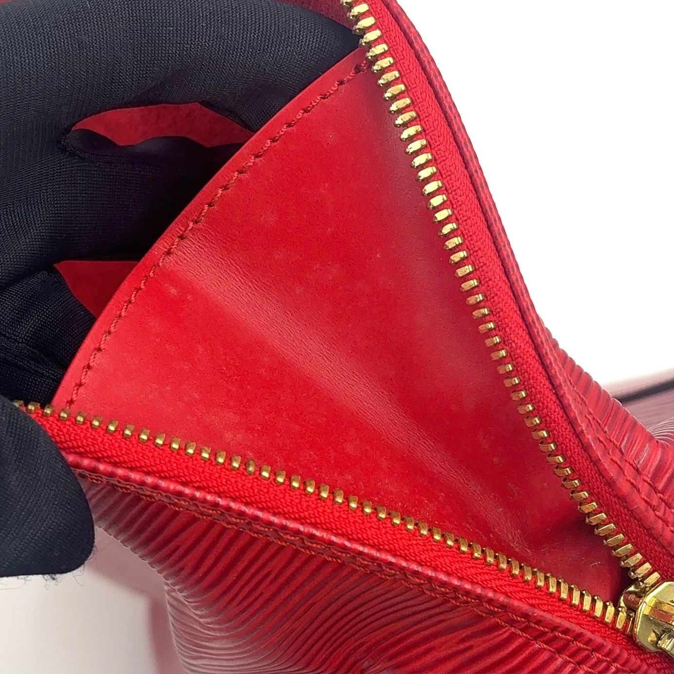 新着】LOUIS VUITTON アルマ エピ エピ カスティリアンレッド レザー 