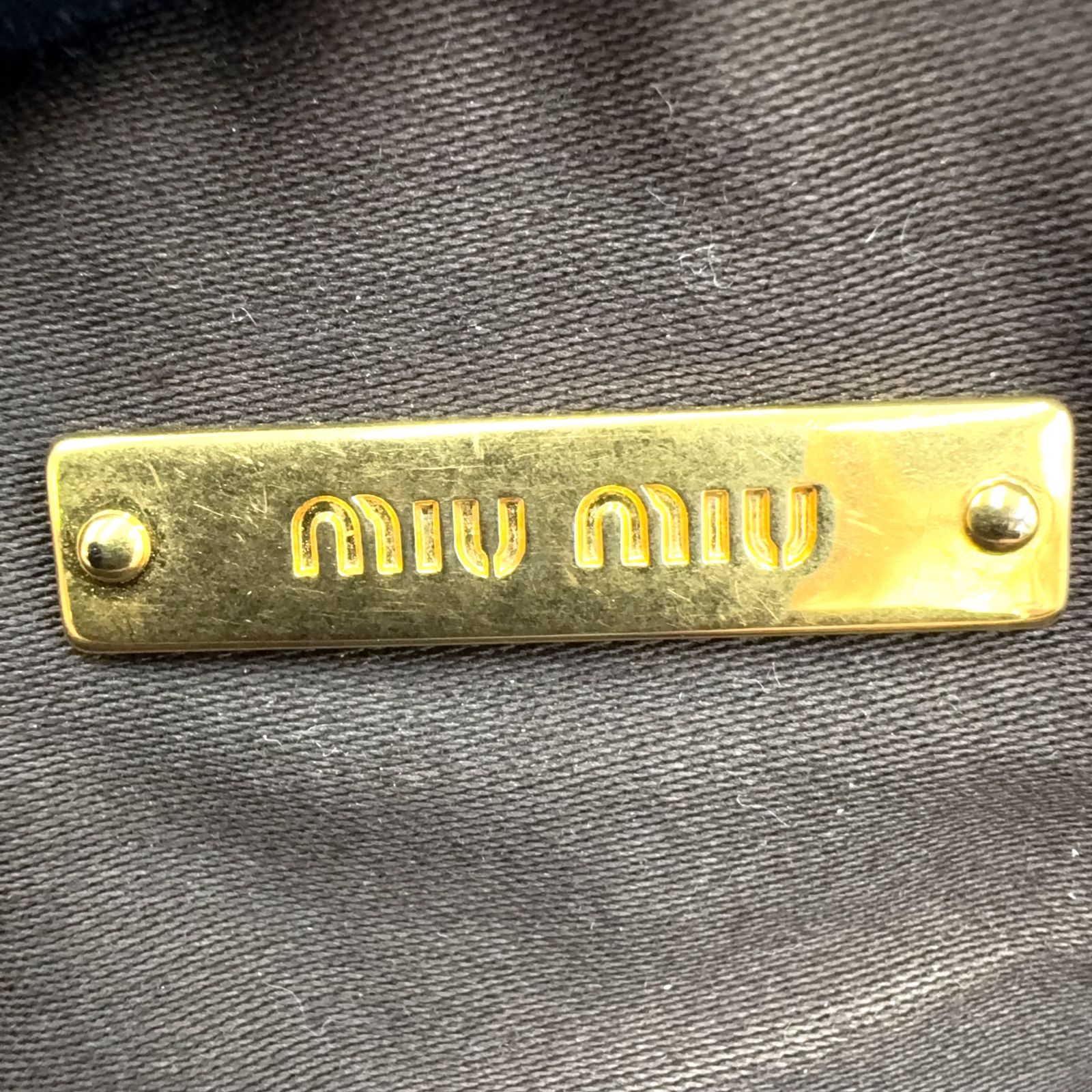 miu miu マテラッセ レザー アイボリー クラッチバッグ ゴールド 