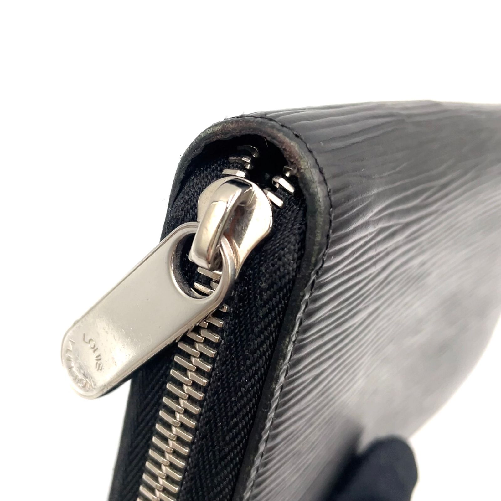 LOUIS VUITTON ジッピーウォレット エピ エピ ノワール レザー