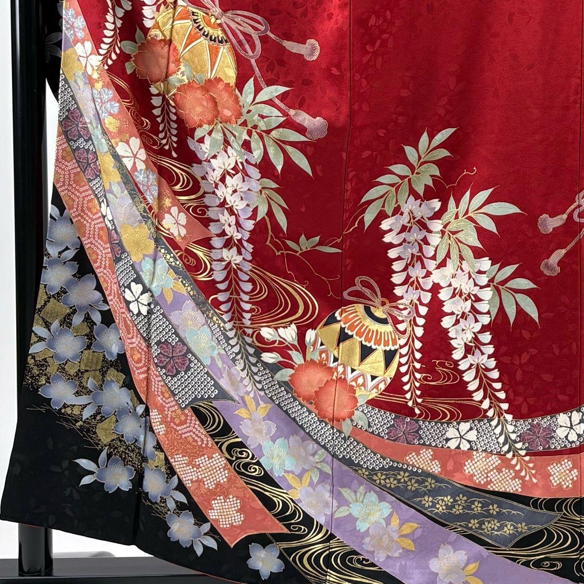 振袖 身丈157cm 裄丈64cm M 袷 鈴 藤 金糸 金彩 赤 正絹 秀品 【中古