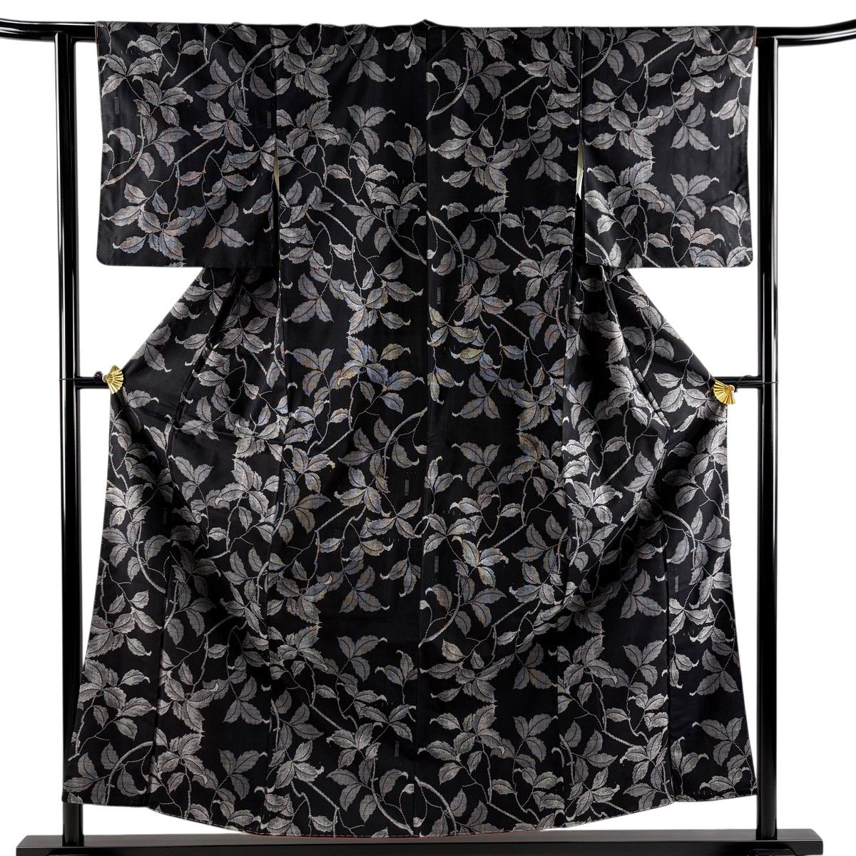 【美品】 紬 身丈156cm 裄丈62cm S 袷 枝葉 墨色 正絹 秀品 【中古】