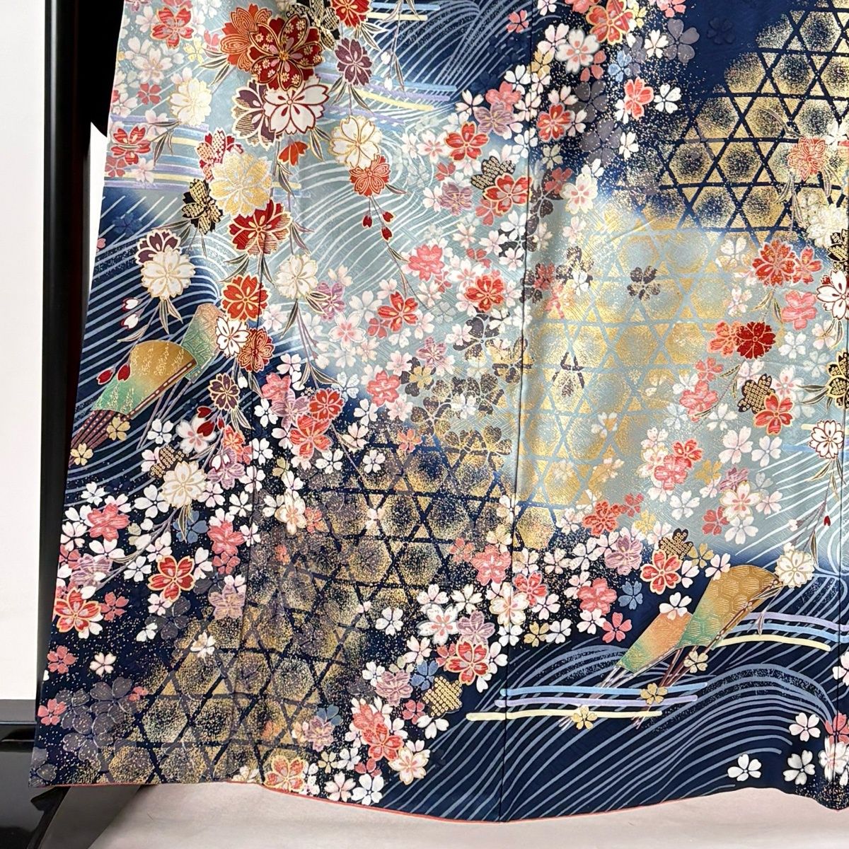 美品】 振袖 身丈163cm 裄丈68.5cm L 袷 桜 流水 金銀糸 金銀彩 紺色