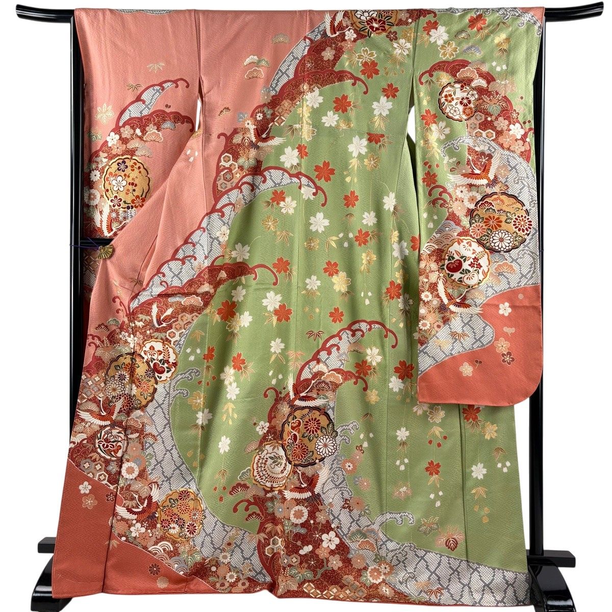 【美品】 振袖 身丈170.5cm 裄丈66cm M 袷 雪輪 波頭 金糸 金彩 サーモンピンク 正絹 秀品 【中古】