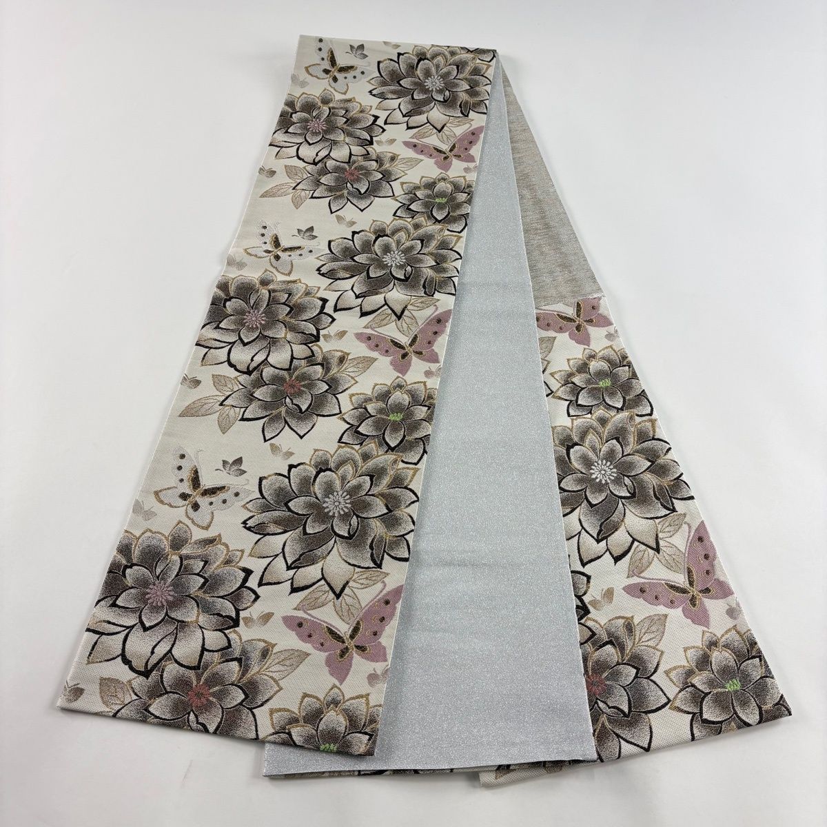 美品】 袋帯 秀品 振袖向き 花 蝶 箔 クリーム 六通 正絹 【中古