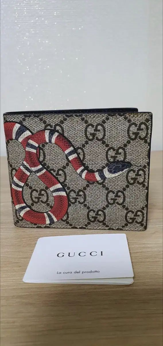 グッチ スネーク 二つ折り財布/財布 ほぼ新品 正規品 (鑑定済) 36,329円
