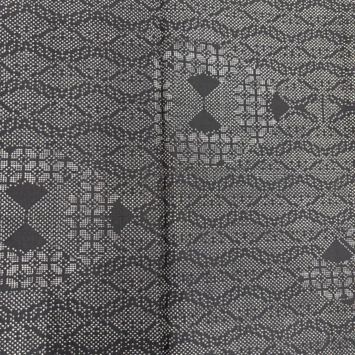 美品】 紬 身丈157.5cm 裄丈64cm M 袷 幾何学模様 黒灰 正絹 優品