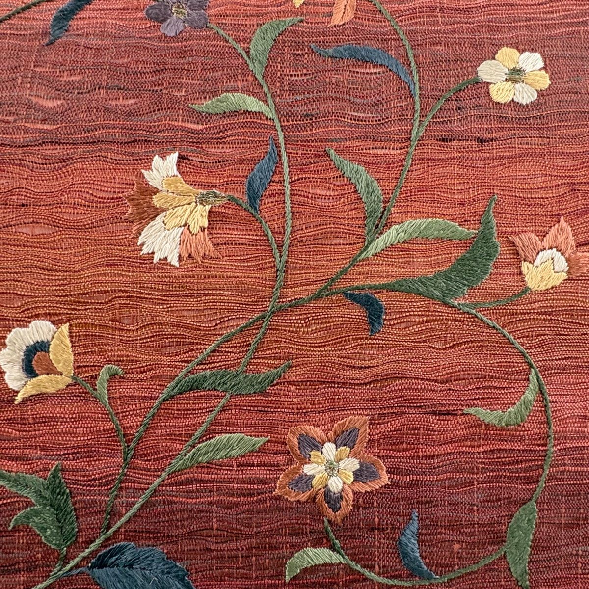 美品】 袋帯 秀品 草花 刺繍 金糸 茜色 お太鼓柄 正絹 【中古】 - メルカリ