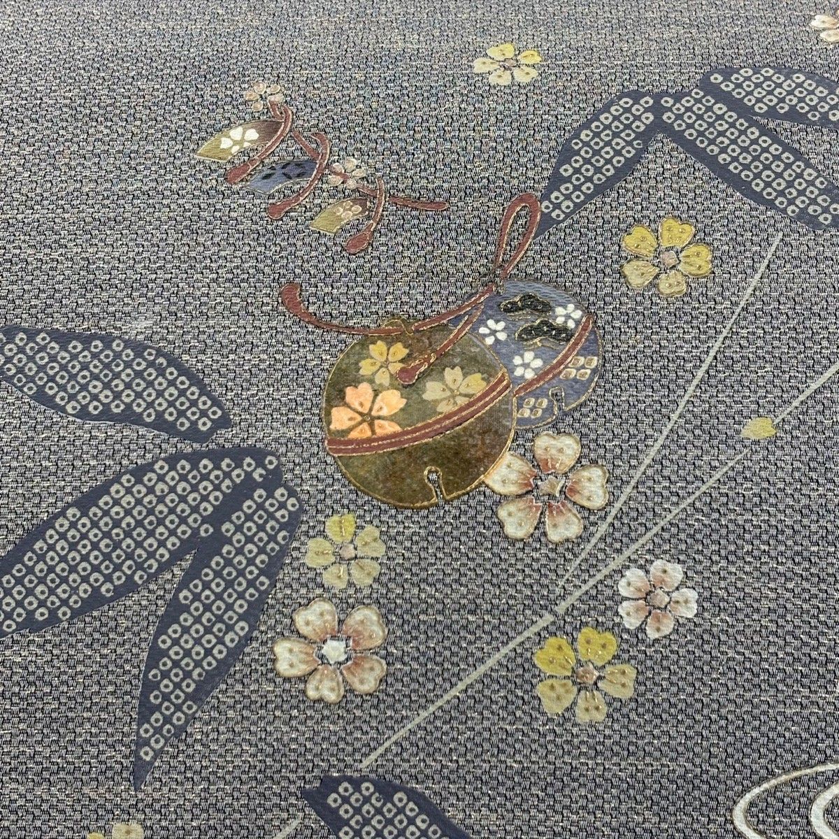 袋帯 秀品 鈴 花 金彩 箔 灰色 お太鼓柄 正絹 【中古】 - メルカリ