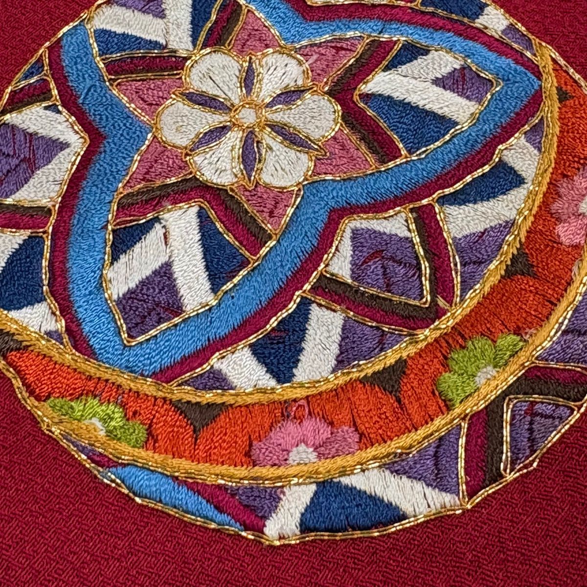 振袖 身丈160cm 裄丈70cm L 袷 手鞠 桜 刺繍 金糸 赤 正絹 秀品 【中古