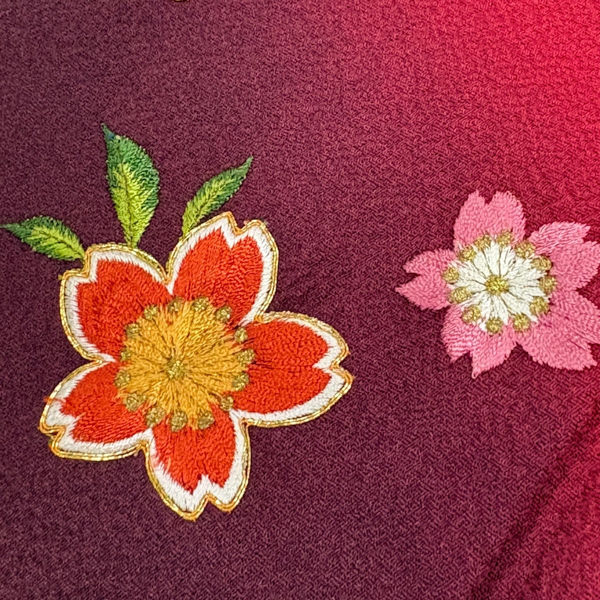 振袖 身丈160cm 裄丈70cm L 袷 手鞠 桜 刺繍 金糸 赤 正絹 秀品 【中古