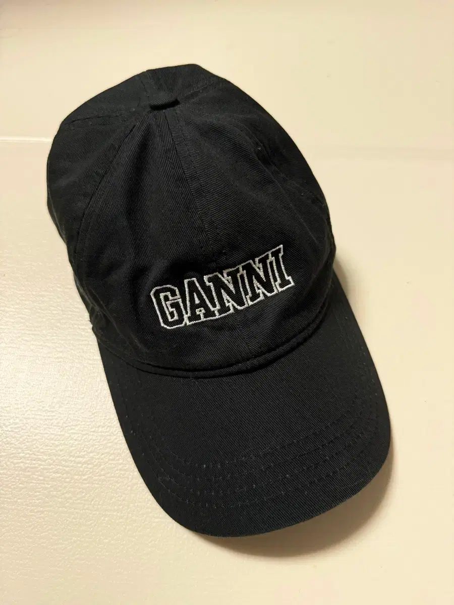 GANNI ガニー 刺繍 ロゴ ベースボールキャップ 帽子