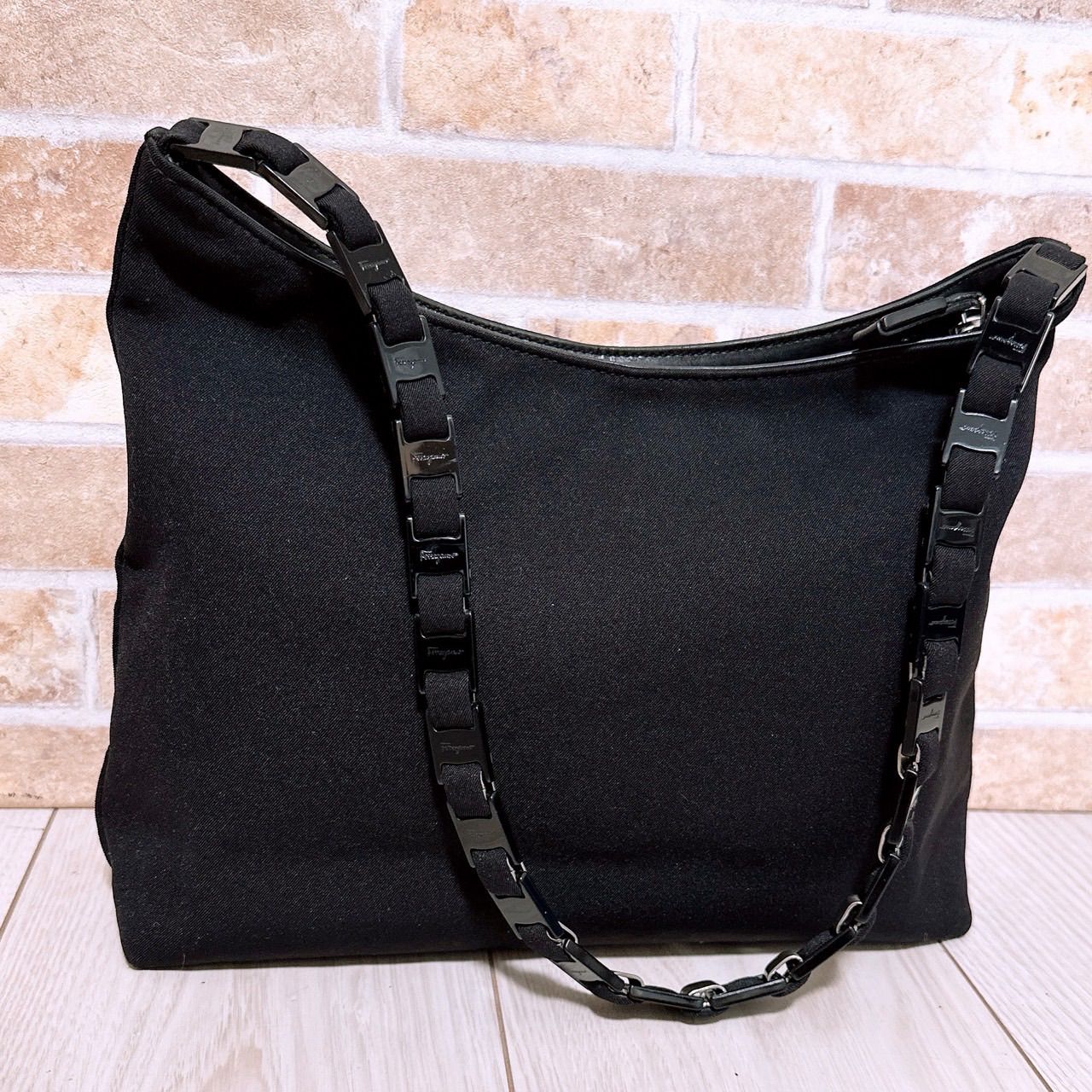 美品) Ferragamo(フェラガモ)ハンドバッグ - メルカリ
