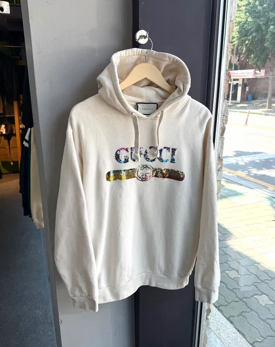 M/ グッチ スパンコール ビーズ ロゴ フーディー