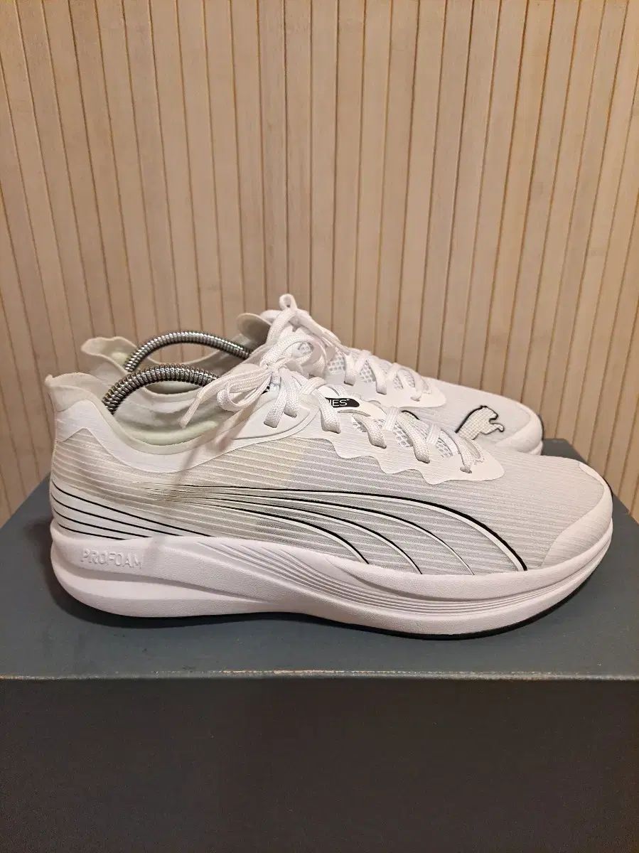PUMA プーマ プロフォーム ランニングシューズ 白 25.5cm