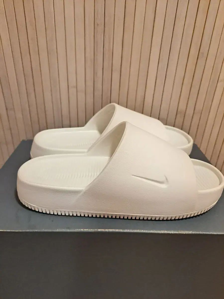NIKE アクア リフト 白 サンダル 255 サイズ
