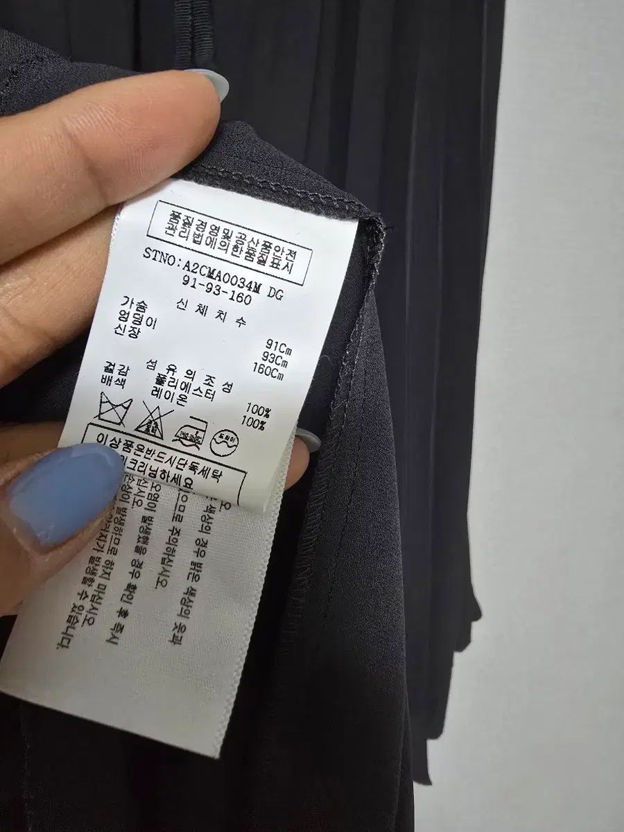 ANDY&DEBB ブラック プリーツ シャーリング ブラウス ANDY&DEBB ブラック プリーツ シャーリング ブラウス