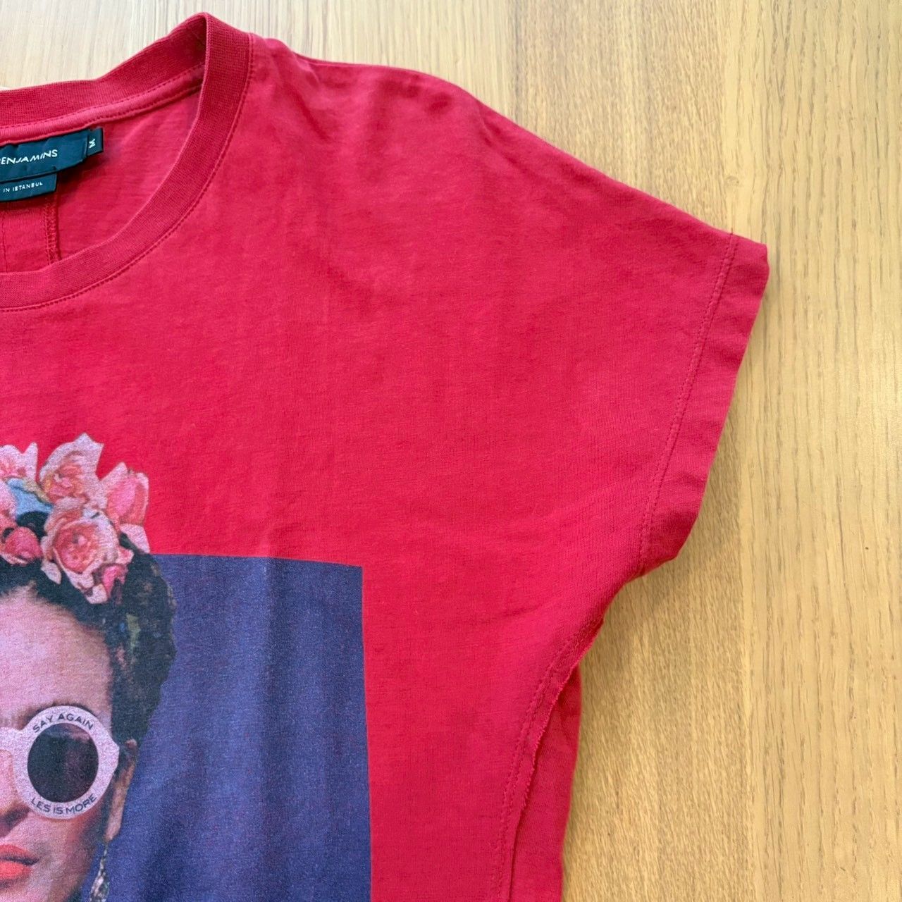 LES BENJAMINS グラフィックTシャツ 赤 フォトプリント 半袖 