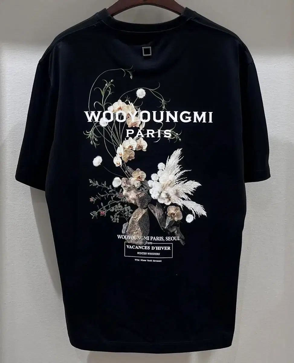 50 WOOYOUNGMI ウーヨンミ 26fw ブラック フラワー バックロゴ Tシャツ 新品