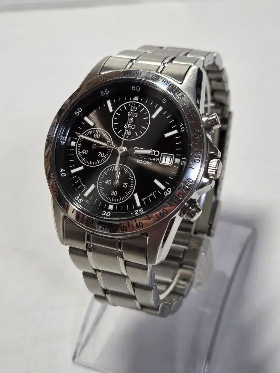 SEIKO ブラックダイアル クロノグラフ（ほぼ新品）