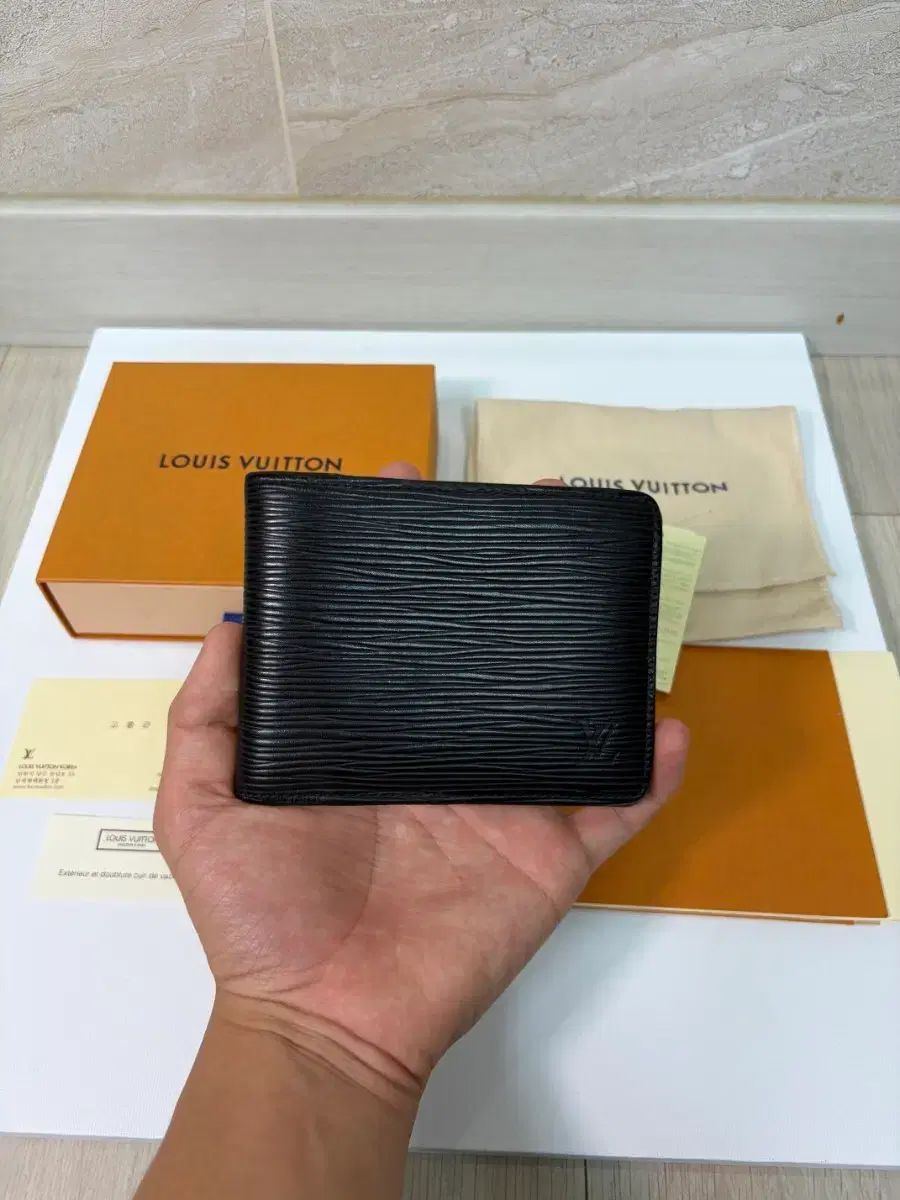 フルセット ルイヴィトン マルチプル ウォレット エピ 二つ折り財布