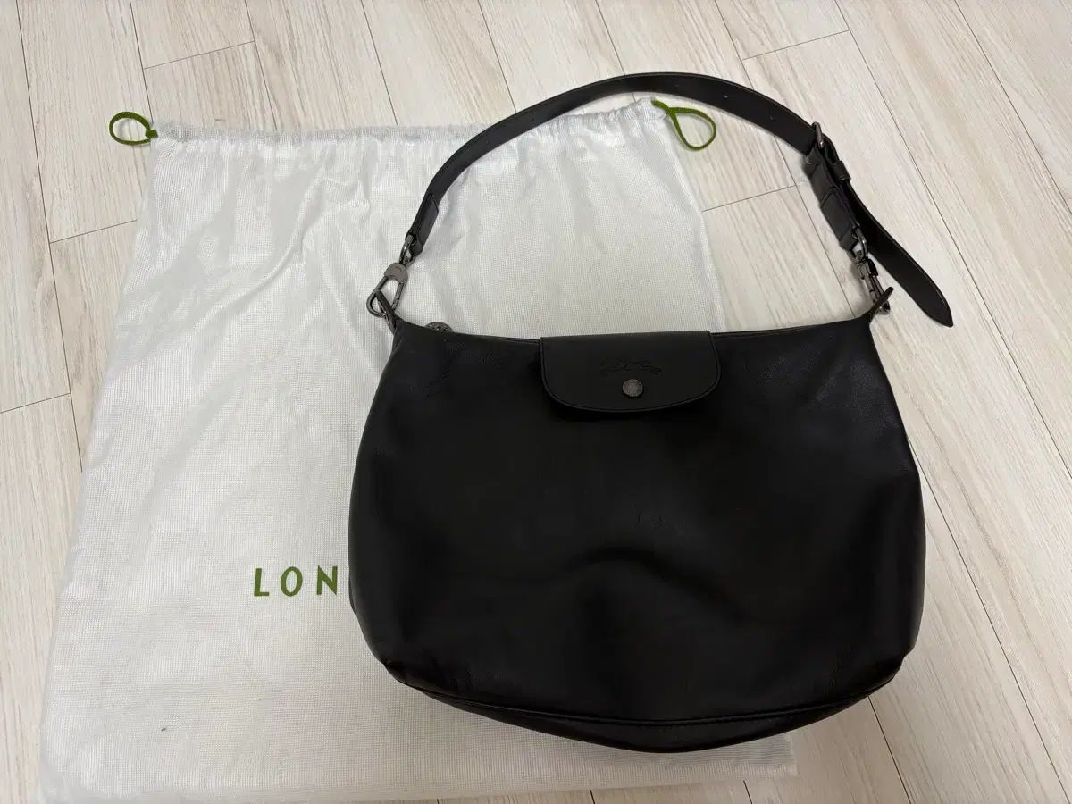 ロンシャン ル プリアージュ エクストラ HOBO BAG (ブラック カラー M サイズ)