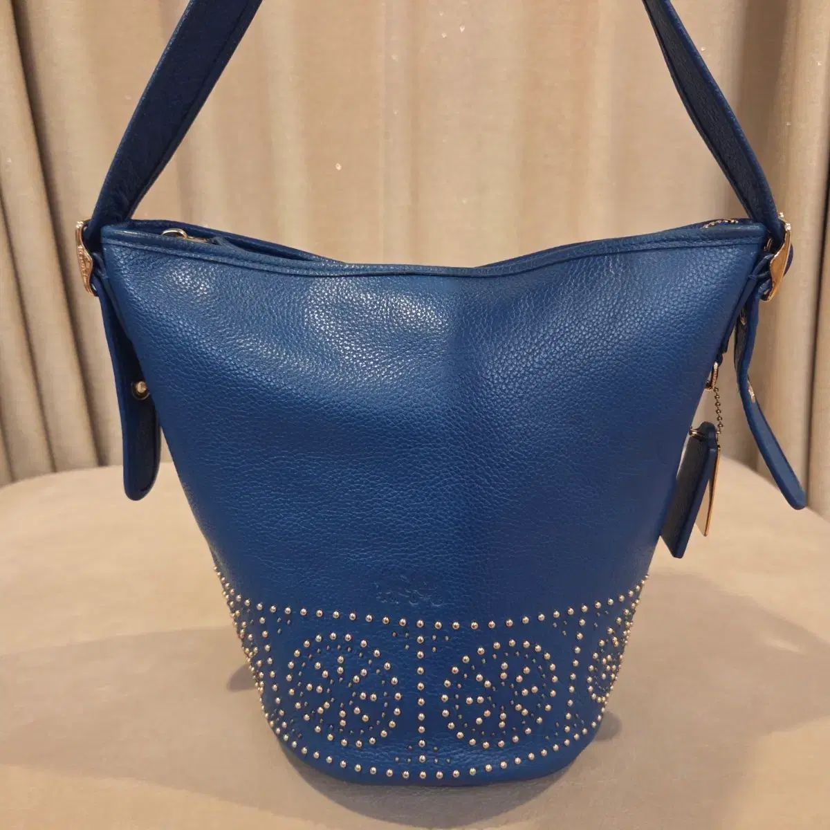 COACH スタッズ ダッフル バケット バッグ