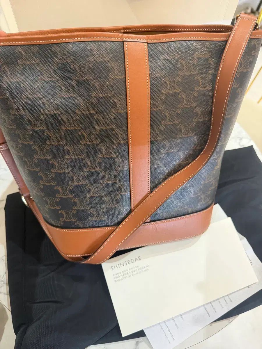 正規品 セリーヌ バケットバッグ ミディ Mサイズ 119,174円