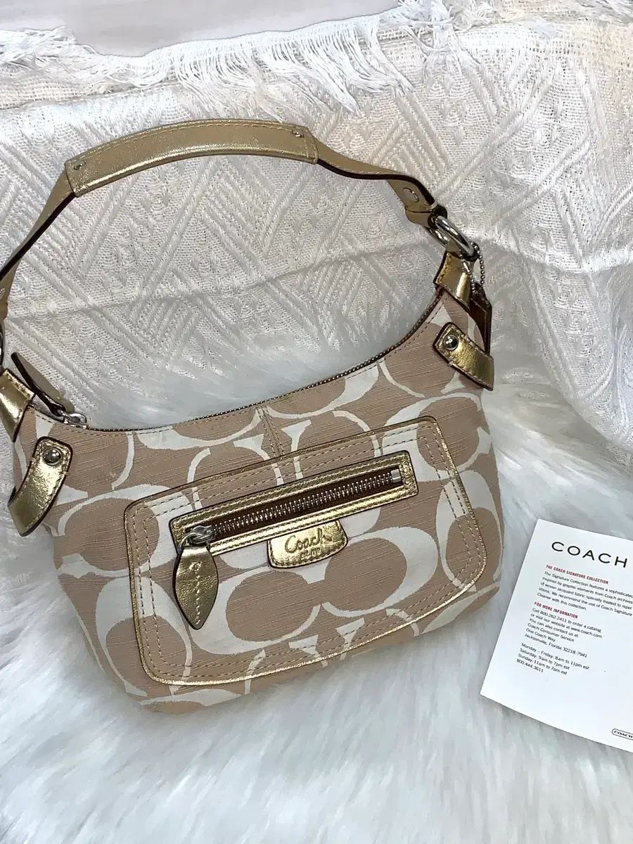 レア Coach GOLD ベージュ cignature(シグネチャー) ショルダ**ー**バッグ