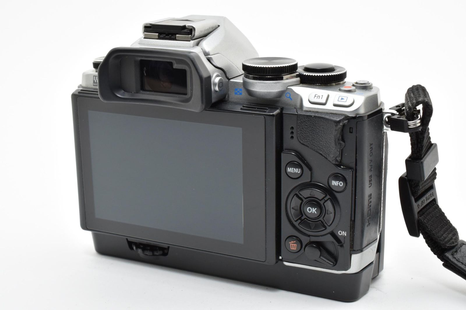 【OLYMPUS OM-D E-M10 MarkⅢ】美品・シャッター数631回 実用品 Olympus オリンパス OM-D E-M10 ボディ シルバー ミラーレス