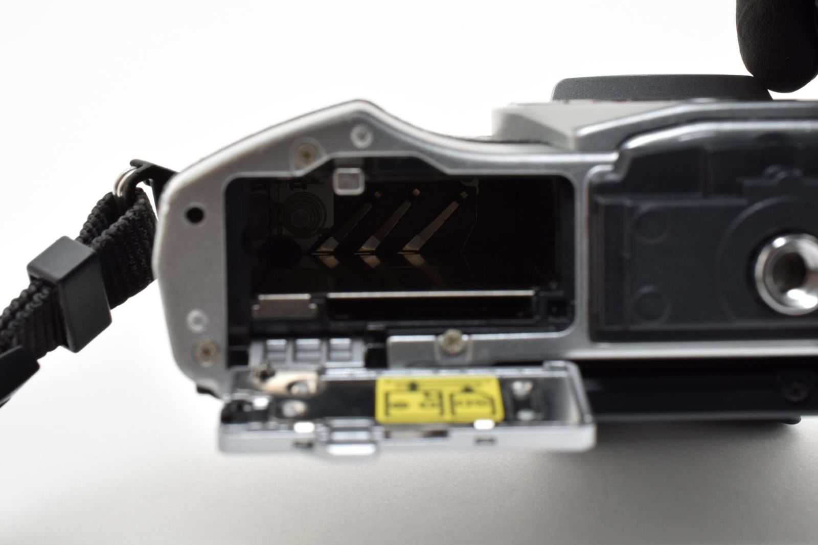 【OLYMPUS OM-D E-M10 MarkⅢ】美品・シャッター数631回 実用品 Olympus オリンパス OM-D E-M10 ボディ シルバー ミラーレス