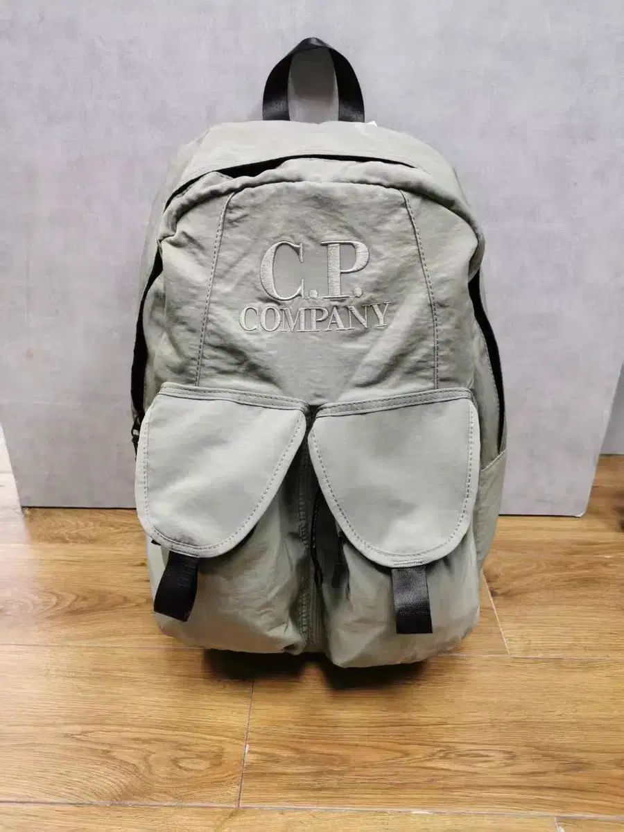 C P カンパニー バックパック カーキ 新品