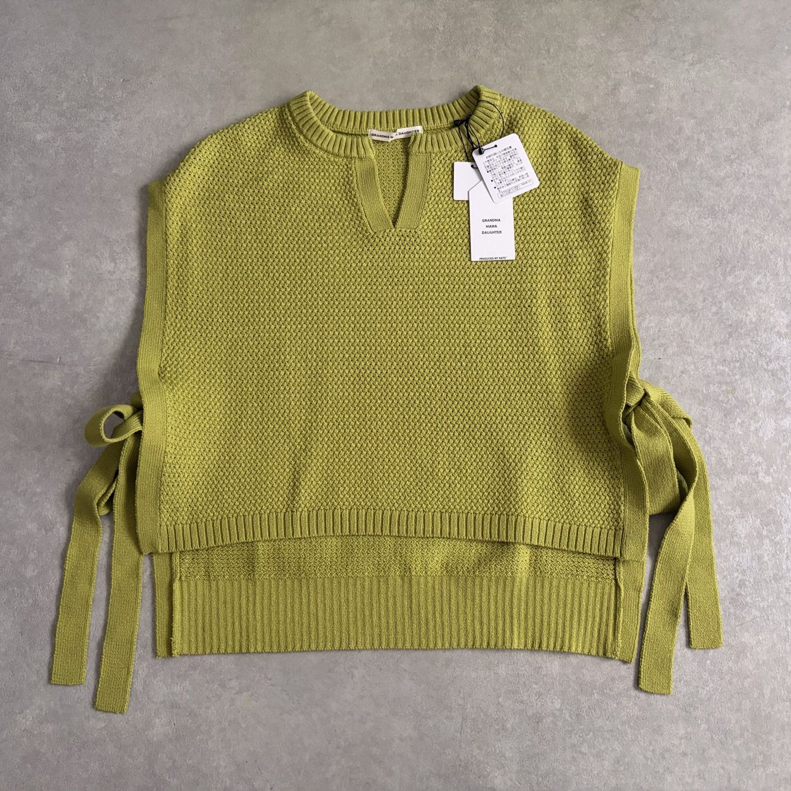新品 定価2.4万 GRANDMA MAMA DAUGHTER サイドスリットリボン ニット ベスト ● グランマママドーター