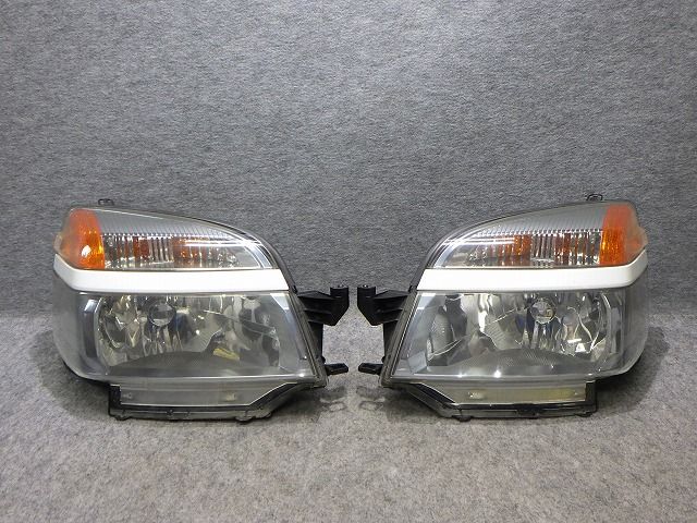 ヴォクシー　ヘッドライト　左右　ハロゲン　AZR60/65　前期　28-153　A2　81110-28640　レベ無し　260527009
