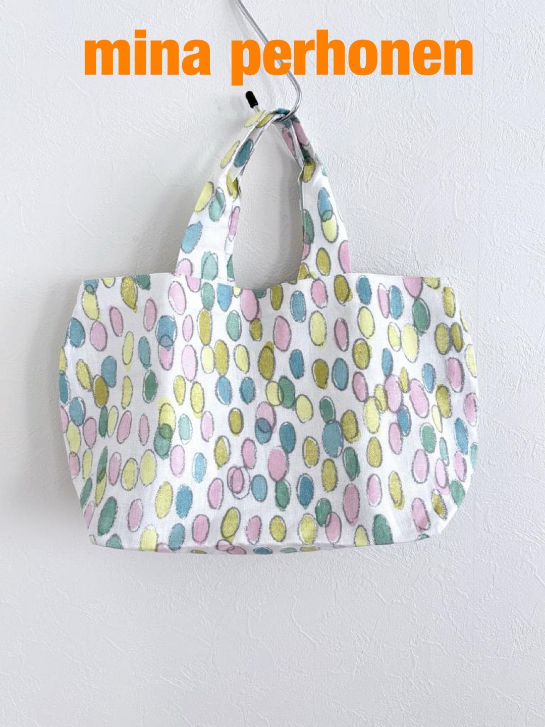★【新品】mina perhonen　ミナペルホネン　jellybeans　ジェリービーンズ　トートバッグ　日本製　ライトグレー　ピンク　グリーン他　カバン　おしゃれ　送料込み　6467494