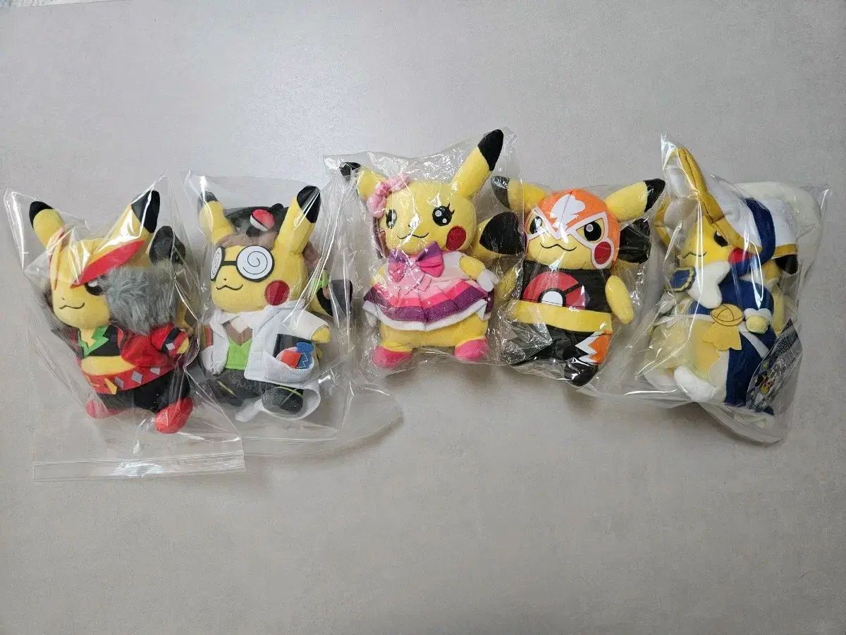 ドレスアップ ピカチュウ ぬいぐるみ ポケットモンスター ぬいぐるみ KPOP アイドル CHUU 博士CHUU マダムCHUU