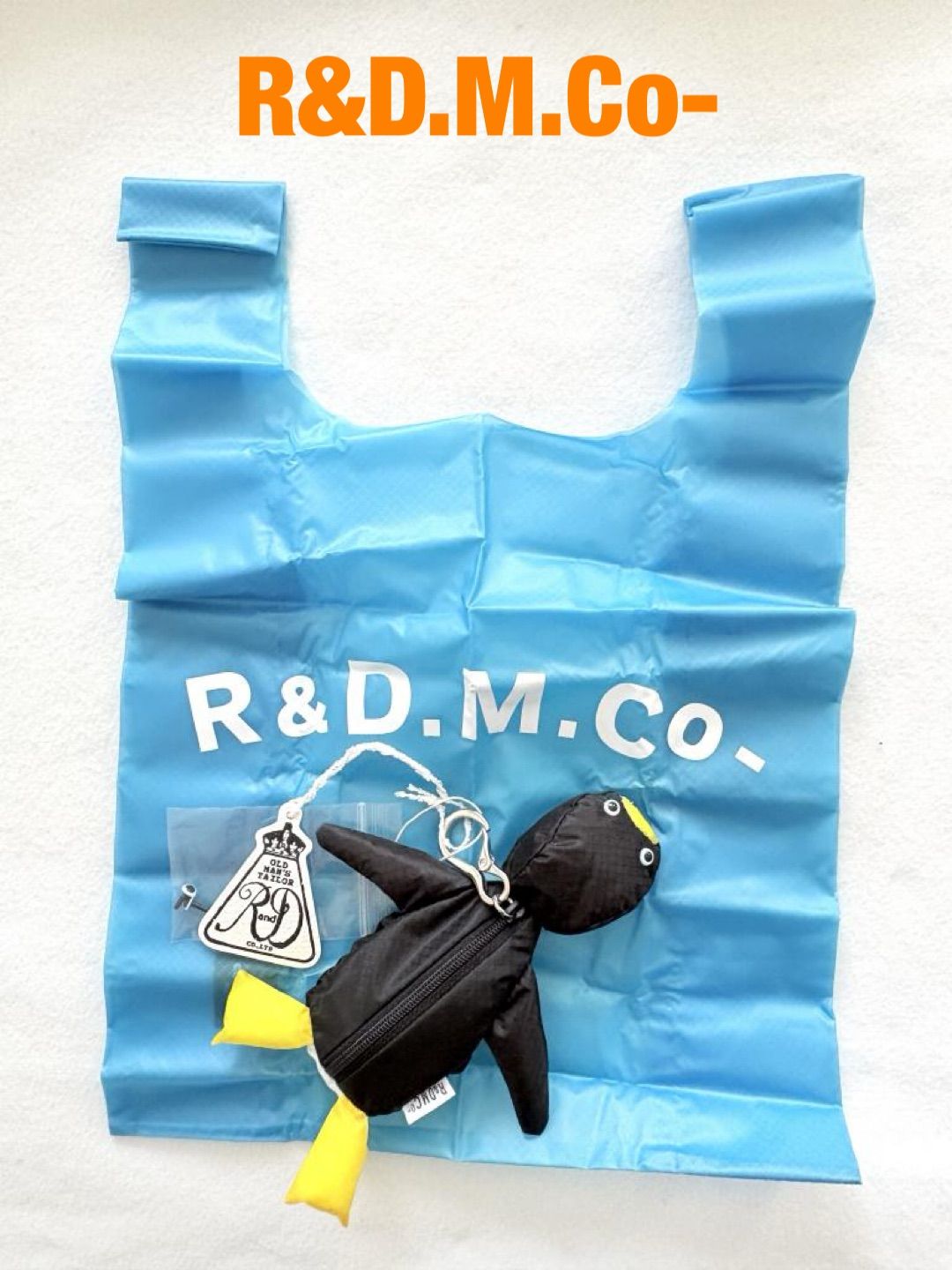【新品　完売品】R&D.M.Co-　オールドマンズテーラー　スタッフトペンギンバッグバッグ　完売品　定価27,500円　エコバッグ　ブルー／ブラック　ホワイト　イエロー　送料込み　6467489