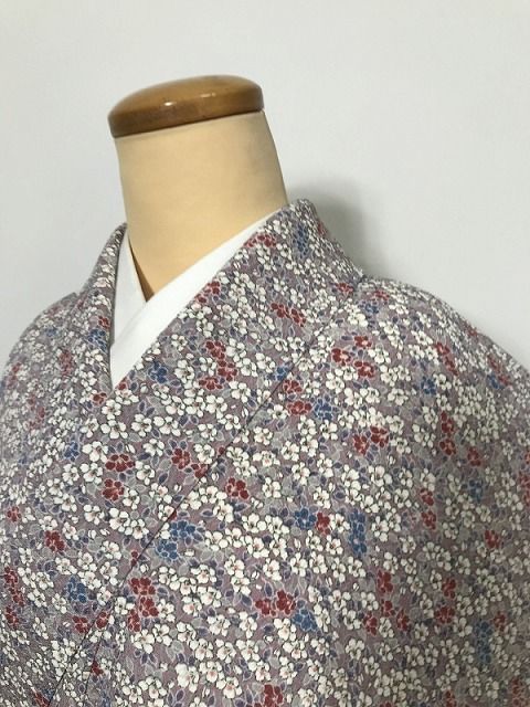 小紋　美品　落ち着いた濃いグレー　唐花　正絹　162cm ゆったりサイズ 中古】Mサイズ 小紋 正絹 グレー地に草花模様 - メルカリ